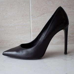 Saint Laurent Zoe Pump in Black Leather